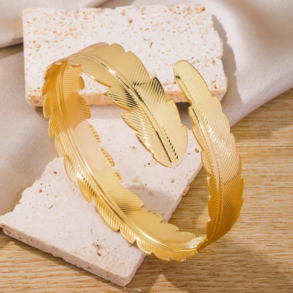 Arm Bracelet Vintage Gold