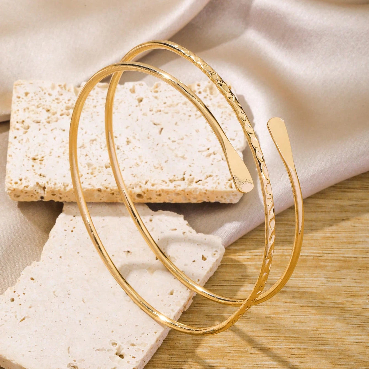 Arm Bracelet Vintage Gold