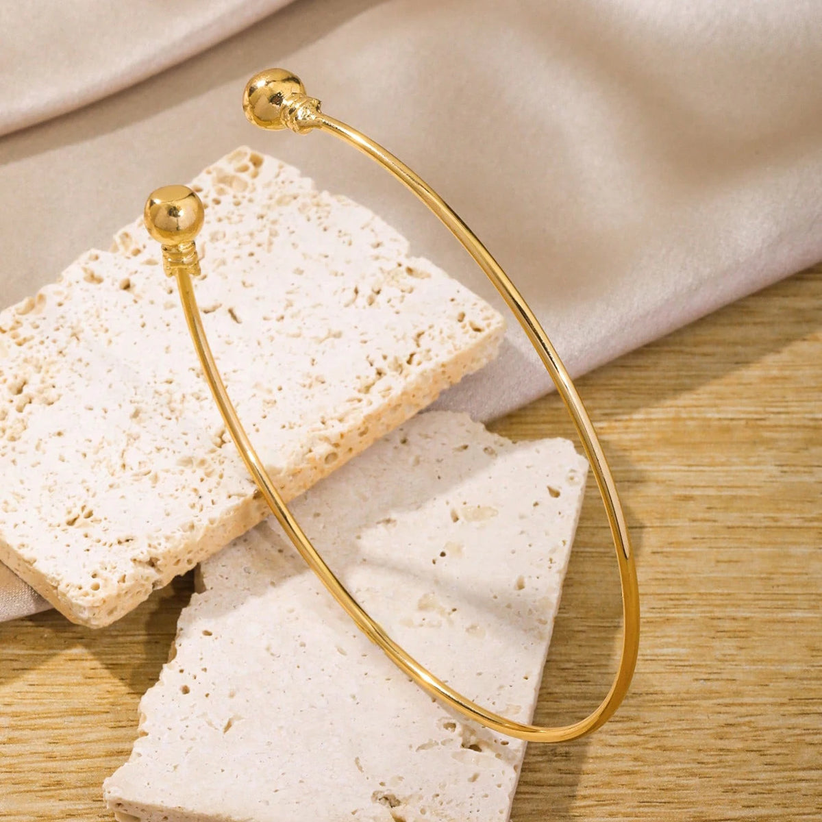 Arm Bracelet Vintage Gold