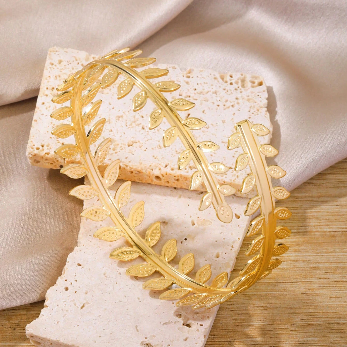 Arm Bracelet Vintage Gold
